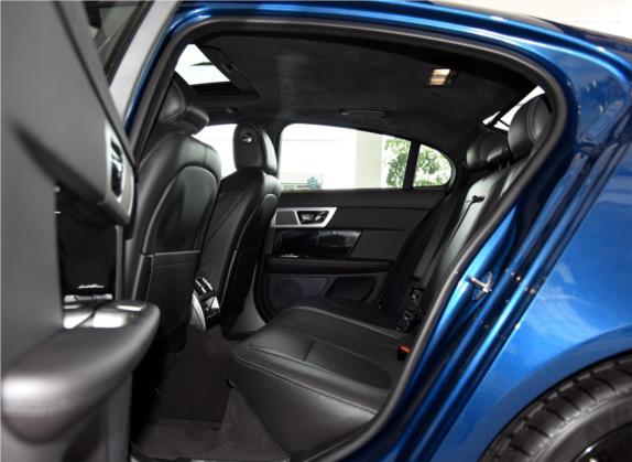 捷豹XF 2015款 XF 3.0 SC 80周年典藏R-Sport版 车厢座椅   后排空间