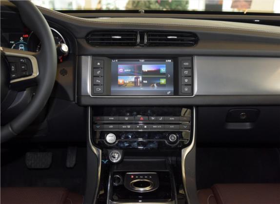 捷豹XF 2016款 XF 2.0T 两驱R-Sport运动版 中控类   中控台
