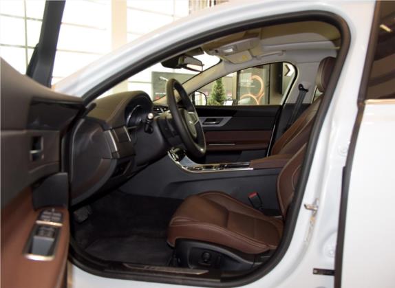 捷豹XF 2016款 XF 2.0T 两驱R-Sport运动版 车厢座椅   前排空间