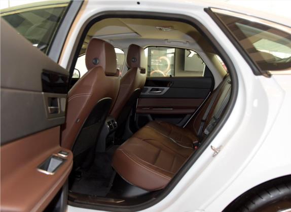 捷豹XF 2016款 XF 2.0T 两驱R-Sport运动版 车厢座椅   后排空间