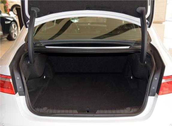 捷豹XF 2016款 XF 2.0T 两驱R-Sport运动版 车厢座椅   后备厢