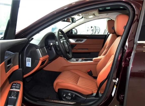 捷豹XF 2016款 XF 2.0T 两驱奢华版 车厢座椅   前排空间