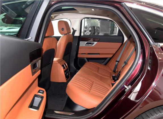 捷豹XF 2016款 XF 2.0T 两驱奢华版 车厢座椅   后排空间