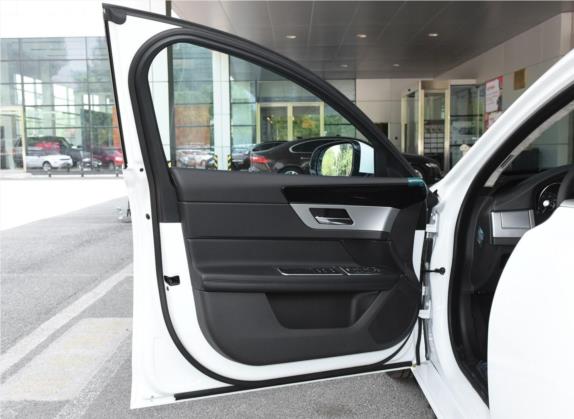 捷豹XF 2019款 XF Sportbrake 25t 两驱风华版 车厢座椅   前门板
