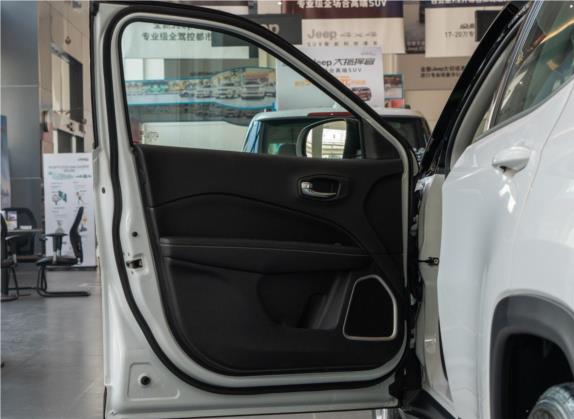 指南者 2019款 200T 自动新春特别版 车厢座椅   前门板