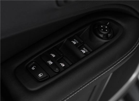 指南者 2019款 200T 自动新春特别版 车厢座椅   门窗控制