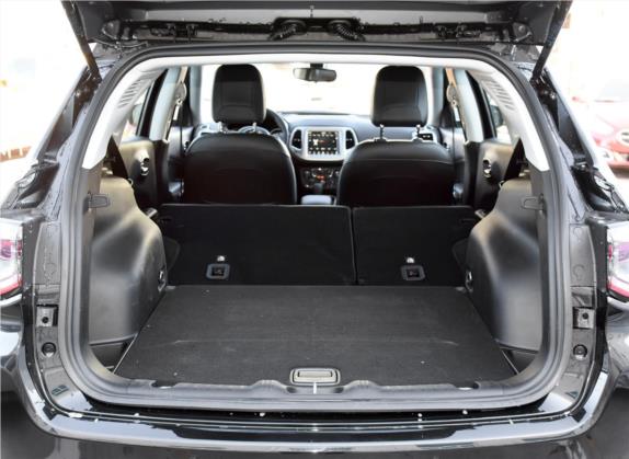 指南者 2019款 200T 自动家享四驱-互联大屏版 车厢座椅   后备厢