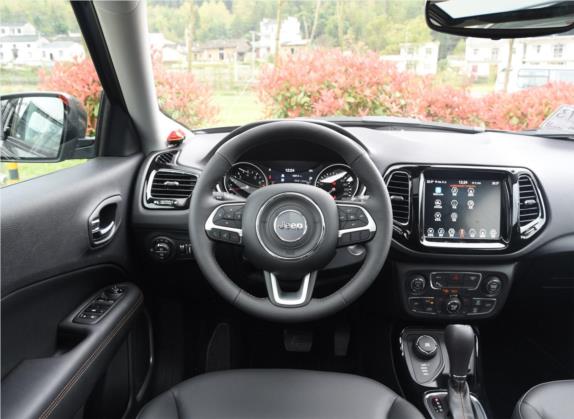 指南者 2019款 220T 自动家享四驱版 中控类   驾驶位