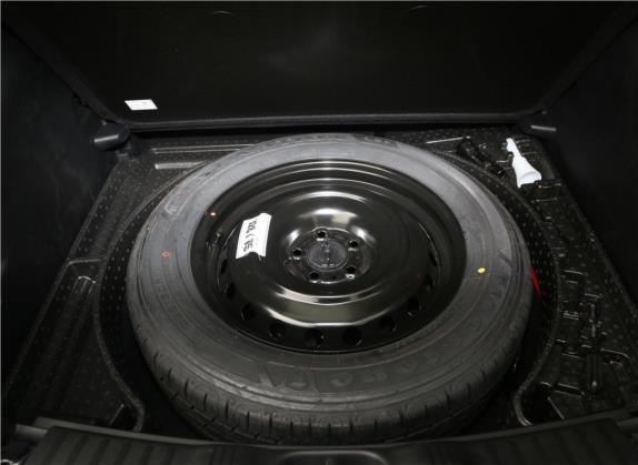 指南者 2019款 220T 自动四驱高性能旗舰版 其他细节类   备胎