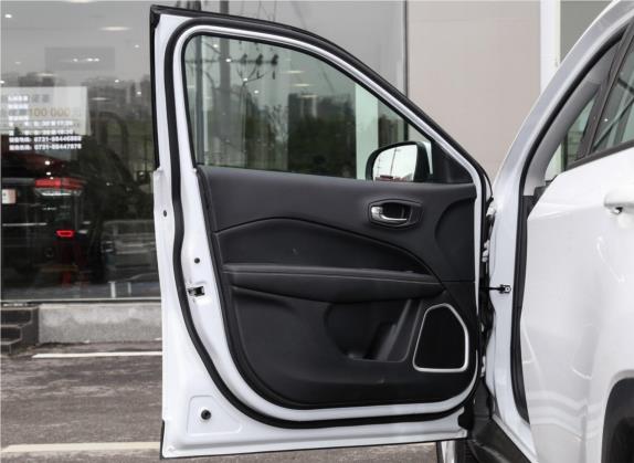 指南者 2020款 220T 自动领先版 车厢座椅   前门板