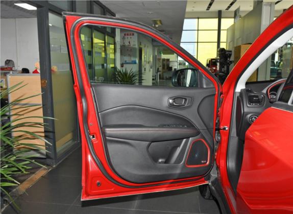 指南者 2020款 220T 自动四驱高性能旗舰版 车厢座椅   前门板