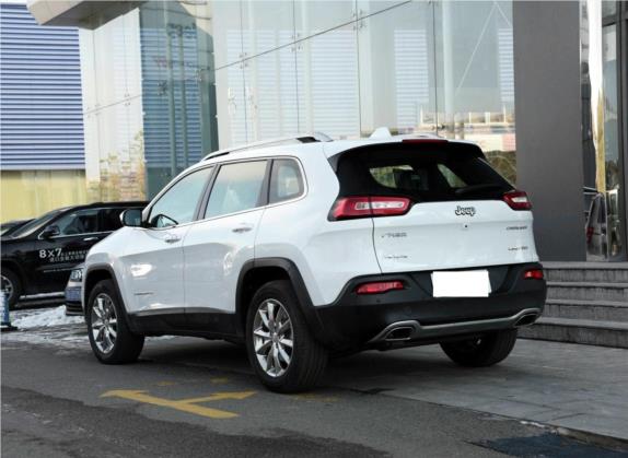 自由光 2016款 2.4L 优越版 外观   斜后