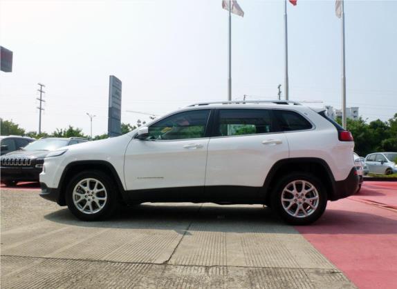 自由光 2016款 2.0L 领先版 外观   正侧