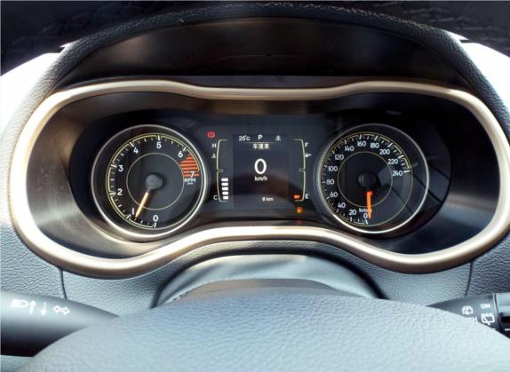 自由光 2016款 2.0L 领先版 中控类   仪表盘