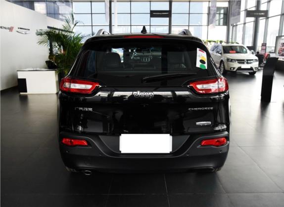 自由光 2016款 2.0L 优越版 外观   正后