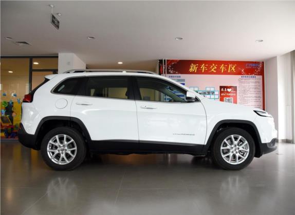 自由光 2016款 2.0L 智能版 外观   正侧