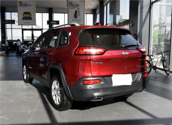 自由光 2016款 2.4L 领先智能版 外观   斜后