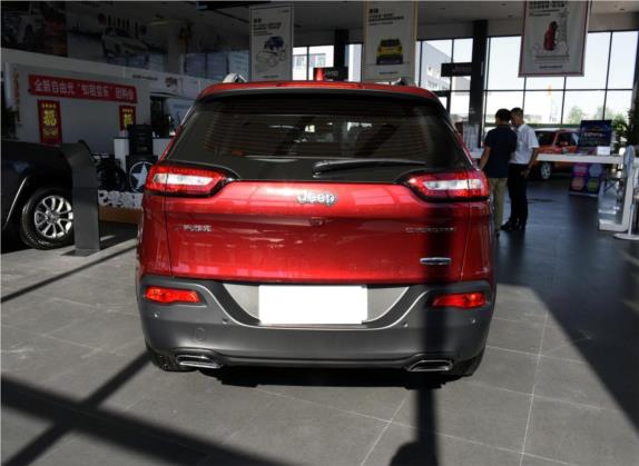 自由光 2016款 2.4L 领先智能版 外观   正后