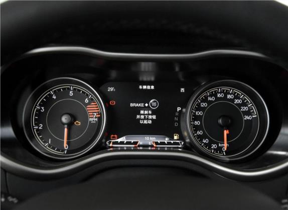 自由光 2016款 2.4L 领先智能版 中控类   仪表盘