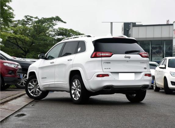 自由光 2017款 2.4L 优越版 外观   斜后