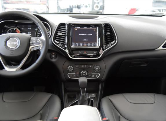 自由光 2019款 2.0T 两驱越享版 国V 中控类   中控台