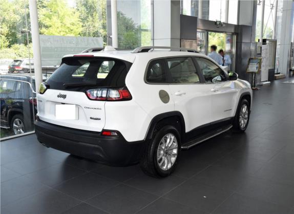 自由光 2019款 2.0L 两驱优享版 国V 外观   斜后