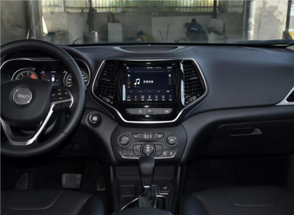 自由光 2019款 2.0T 两驱越享版 国VI 中控类   中控台