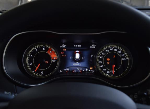 自由光 2019款 2.0T 两驱越享版 国VI 中控类   仪表盘