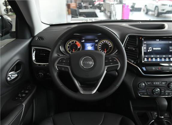 自由光 2020款 2.0T 两驱领先版 中控类   驾驶位