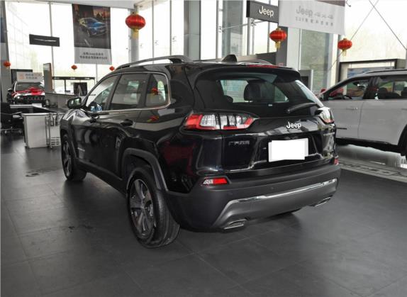 自由光 2020款 2.0T 两驱领先版 外观   斜后