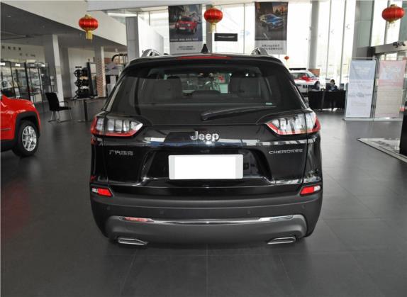 自由光 2020款 2.0T 两驱领先版 外观   正后