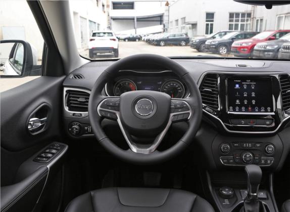 自由光 2020款 2.0T 四驱精英版 中控类   驾驶位