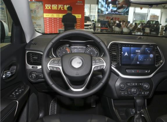 自由光 2020款  2.0L 两驱安全升级版 中控类   驾驶位