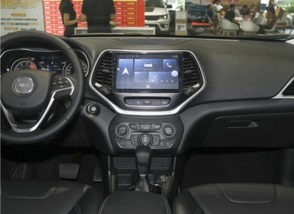 自由光 2020款  2.0L 两驱安全升级版 中控类   中控台