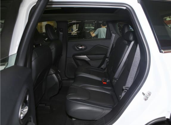 自由光 2020款  2.0L 两驱安全升级版 车厢座椅   后排空间