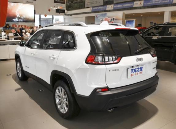 自由光 2020款  2.0L 两驱安全升级版 外观   斜后