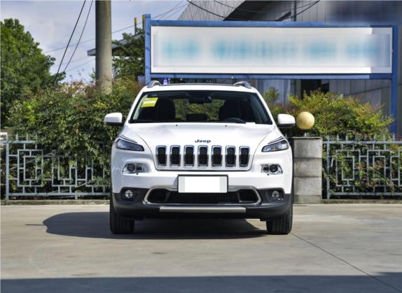 自由光 2020款 2.0L 两驱经典运动版 外观   正前