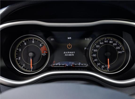 自由光 2020款 2.0L 两驱经典运动版 中控类   仪表盘