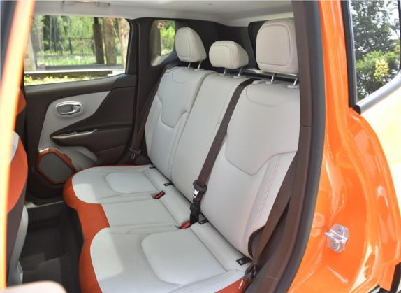 自由侠 2016款 1.4T 自动智能版 车厢座椅   后排空间
