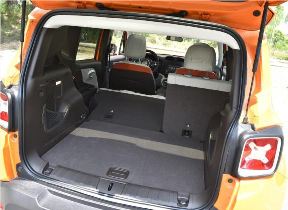 自由侠 2016款 1.4T 自动智能版 车厢座椅   后备厢