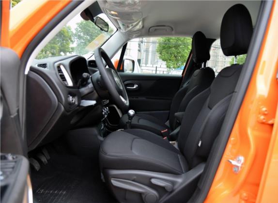 自由侠 2016款 1.4T 手动动能版 车厢座椅   前排空间