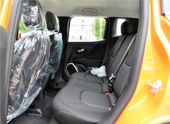 自由侠 2016款 1.4T 手动动能版 车厢座椅   后排空间