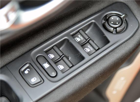 自由侠 2016款 1.4T 手动动能版 车厢座椅   门窗控制