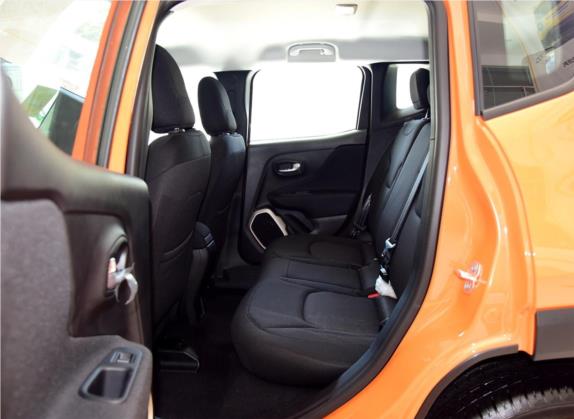 自由侠 2016款 1.4T 自动高能版 车厢座椅   后排空间