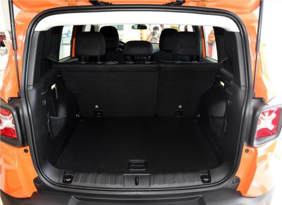 自由侠 2016款 1.4T 自动高能版 车厢座椅   后备厢
