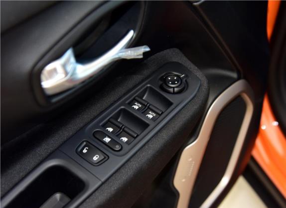 自由侠 2016款 1.4T 自动高能版 车厢座椅   门窗控制