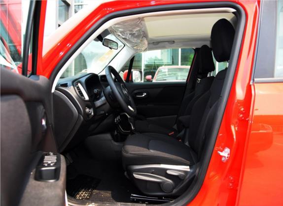 自由侠 2016款 1.4T 自动劲能版 车厢座椅   前排空间