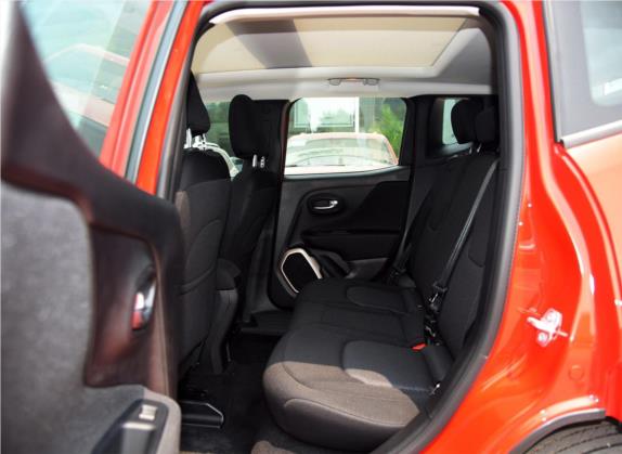 自由侠 2016款 1.4T 自动劲能版 车厢座椅   后排空间