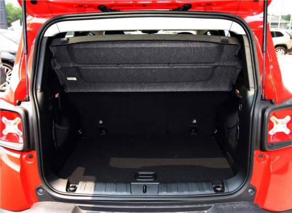 自由侠 2016款 1.4T 自动劲能版 车厢座椅   后备厢