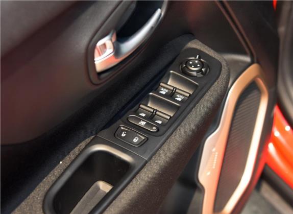 自由侠 2016款 1.4T 自动劲能版 车厢座椅   门窗控制